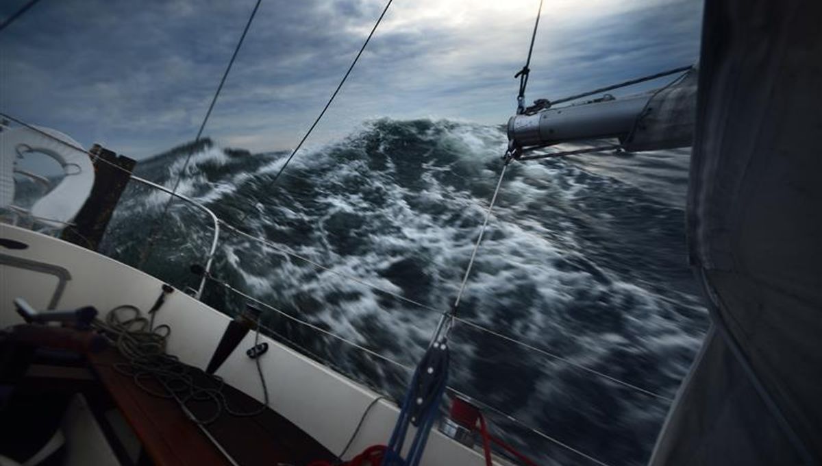 Characteristics of dangerous seas what is the most sea in world